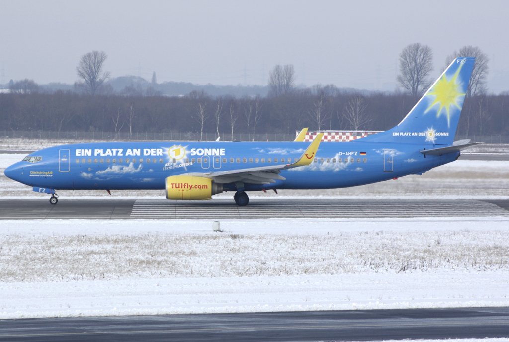 D-AHFZ (Boeing 737-8K5)  ARD Frensehlotterie  beim Start in DUS als X3 2114 in Richtung LPA. 06.01.2010.