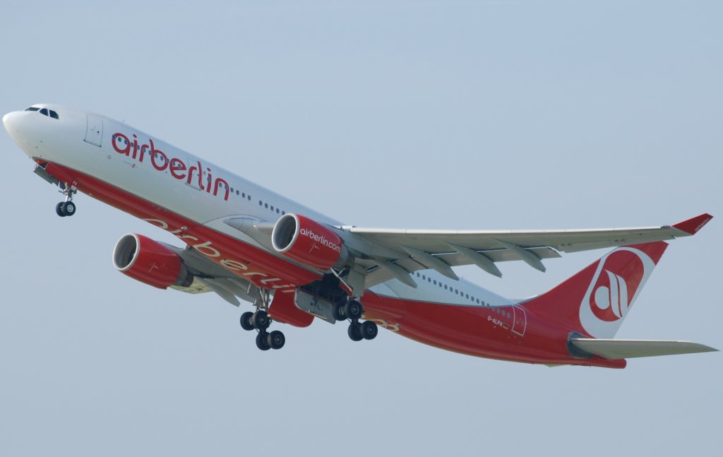 D-ALPA (Airbus A330-223) verlsst DUS am 16.08.2009 in Richtung Karibik.