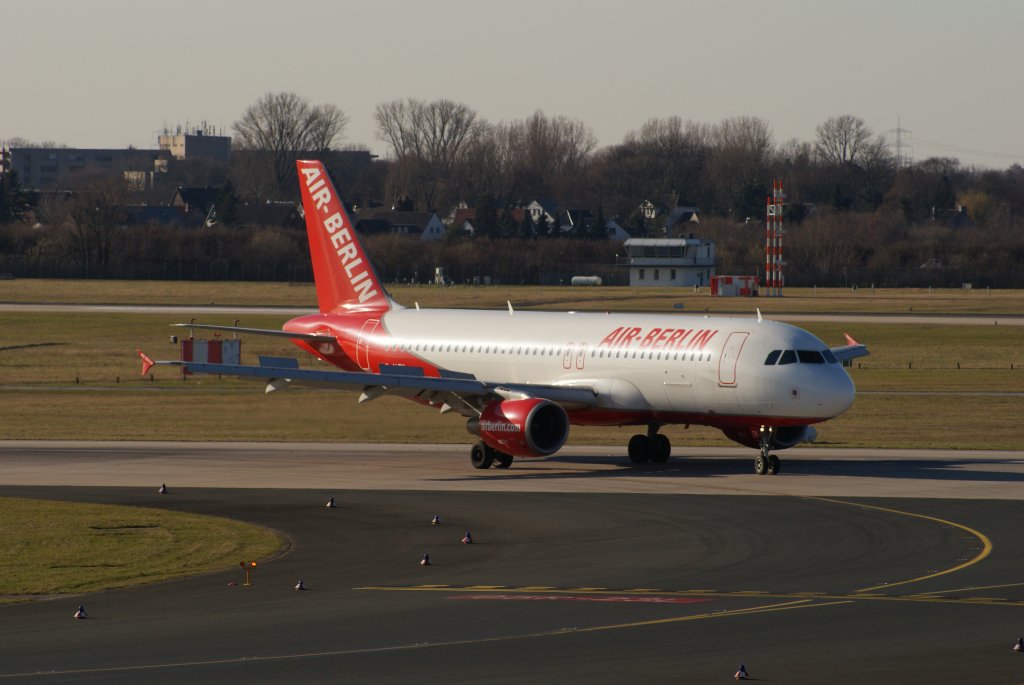 D-ALTK Airbus A320-214 der AirBerlin am Dsseldorfer-Flughafen am 07.03.011