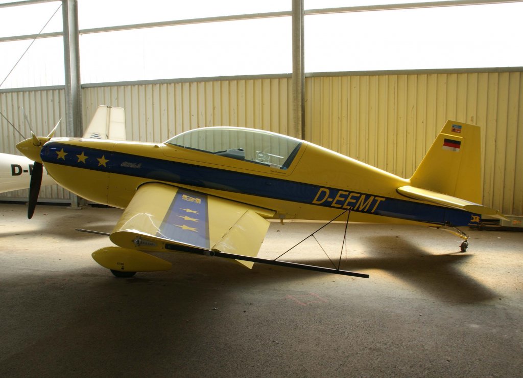 D-EEMT, Extra EA-200, 10.04.2011, EDLD, Dinslaken Schwarze-Heide, Germany 

