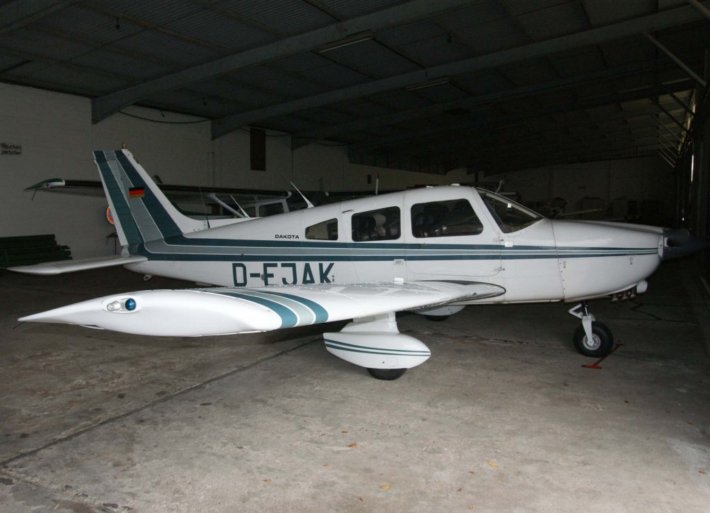 D-EJAK, Piper PA-28-236 Dakota, 2009.11.14, EDLD, Dinslaken Schwarze-Heide, Germany