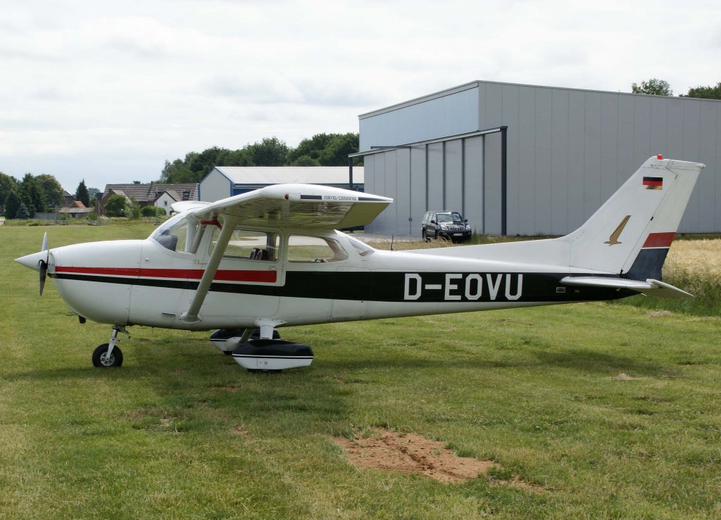 D-EOVU, Cessna F-172 N Skyhawk, 2011.06.13, EDLG, Goch (Asperden), Germany 

