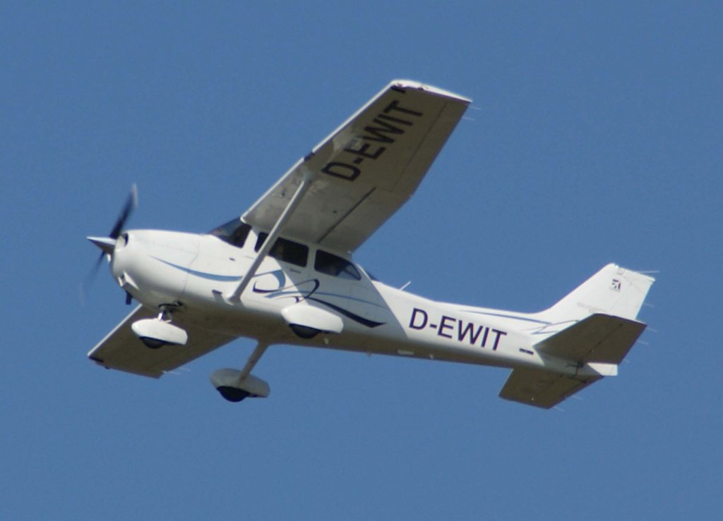 D-EWIT, Cessna F 172 S Skyhawk, 2009.09.08, NRN / EDLV, Weeze-Niederrhein, Germany