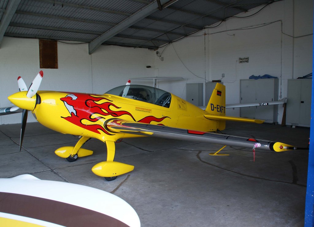 D-EXFT, Extra EA-200, 10.04.2011, EDLD, Dinslaken Schwarze-Heide, Germany

