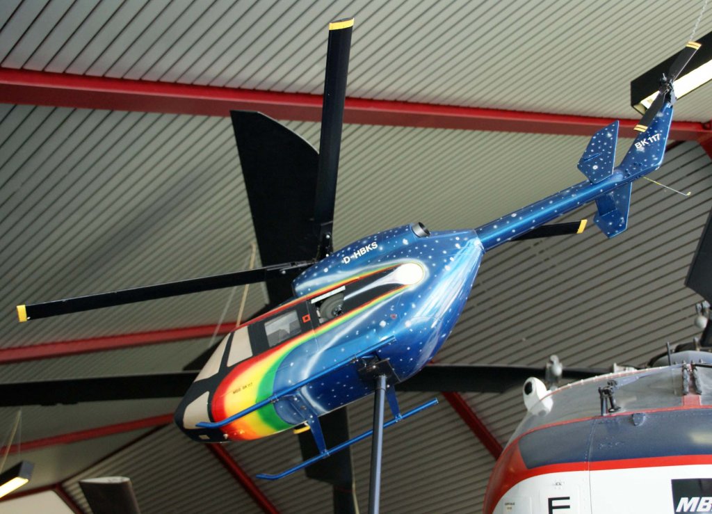 D-HBKS, Modell MBB-Kawasaki BK-117, 26.07.2009, Hubschraubermuseum Bckeburg, Germany 

