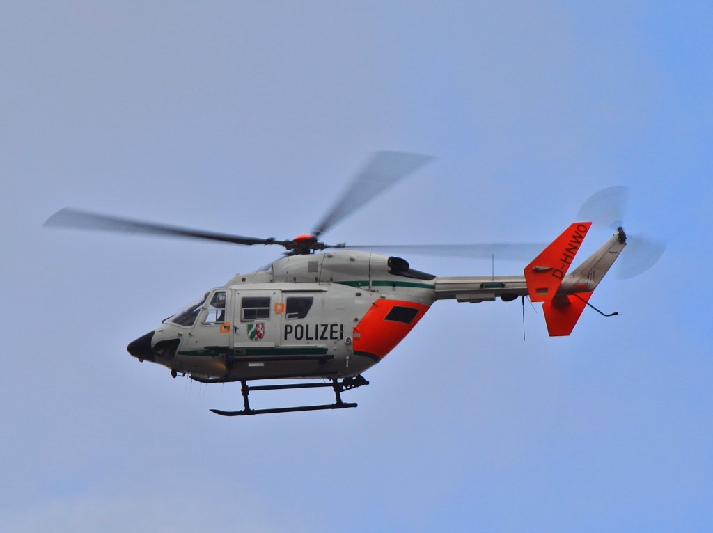 D-HNWO, ein Eurocopter BK-117 C-1 der Polizei in Nordrhein Westfalen am 12.01.2012 ber Aachen.