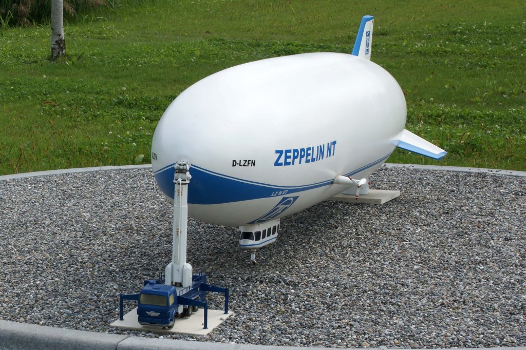 D-LFZN, Zeppelin NT LZ N 07 (ZF) / Mastab ca. 1/25, 04.09.2012, Mini-Mundus am Bodensee