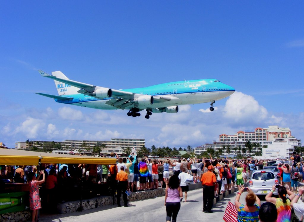 Das groe WOW! Die Boeing 747-400 PH-BFH der KLM ist da.
Endanflug auf St-Maarten (SXM)am 5.3.2013