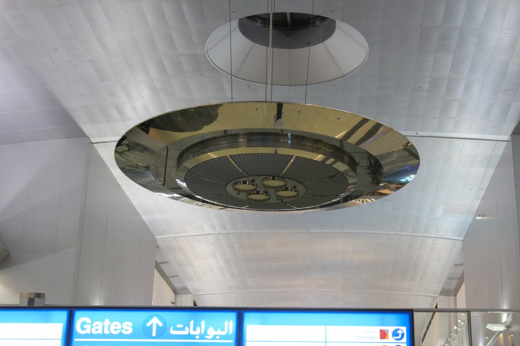 Das UFO Im Terminal 2/3. Aufnahmedatum:  25.12.2010