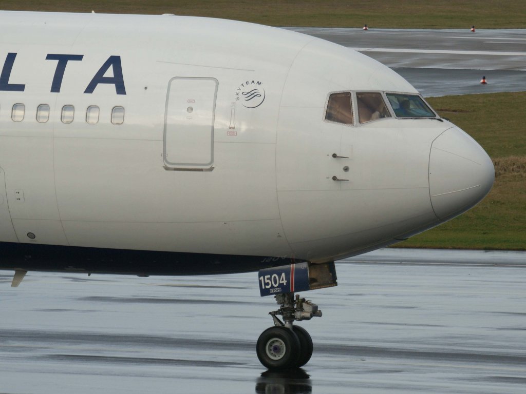 Delta Airlines, N154DL, Boeing, 767-300 ER (Bug/Nose), 06.01.2012, DUS-EDDL, Dsseldorf, Germany 

