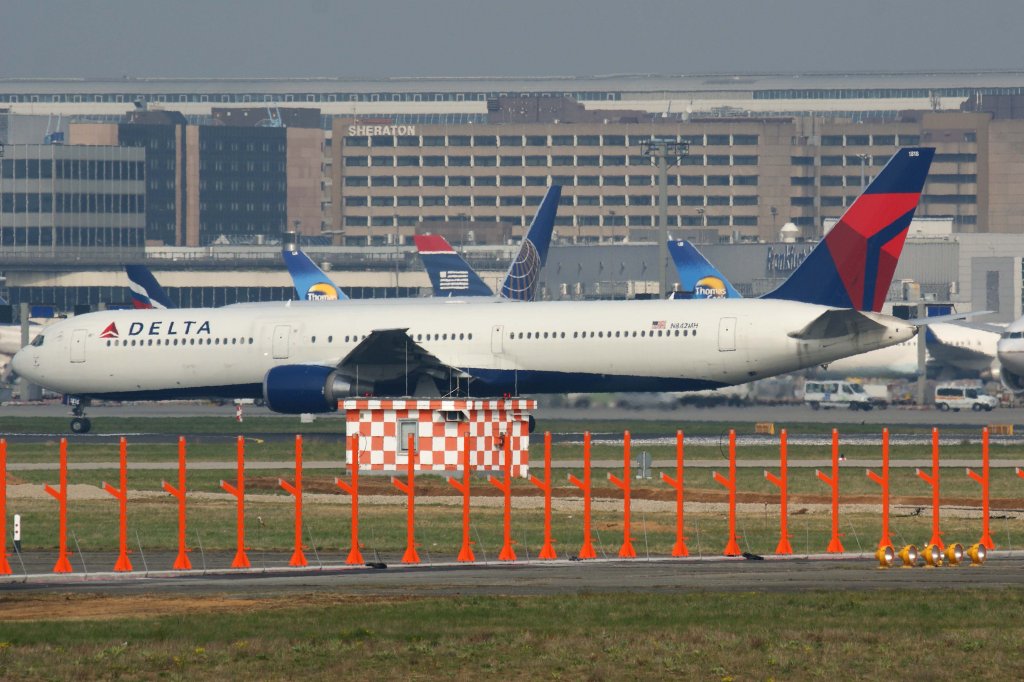 Delta Airlines, N842MH, Boeing, 767-400 ER, 13.04.2012, FRA-EDDF, Frankfurt, Germany 