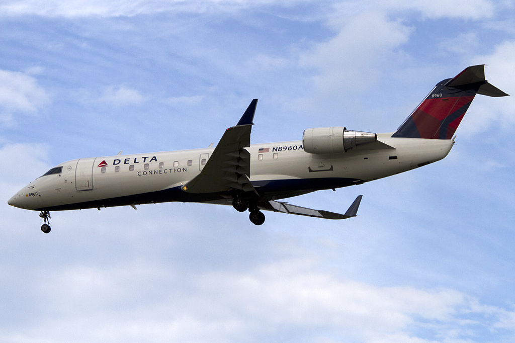 Delta Connection, N8960A, Bombardier, CRJ-440LR, 25.08.2011, YUL, Montreal, Canada 





