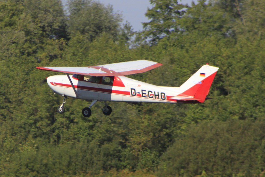 Delta, Echo Charly Hotel Oscar ab Airport Friedrichshafen, aufgenommen am 3 Oktober 2012....