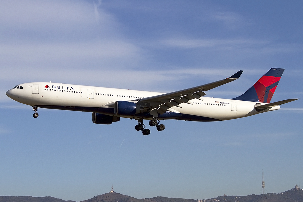 Delta, N807NW, Airbus, A330-323X, 14.09.2012, BCN, Barcelona, Spain



