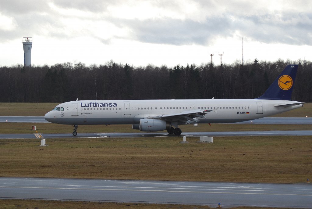 Der Airbus A321-100 D-AIRA Finkenwerder verlsst die Runway des Airports Hamburg Fuhlsbttel am 14.03.10