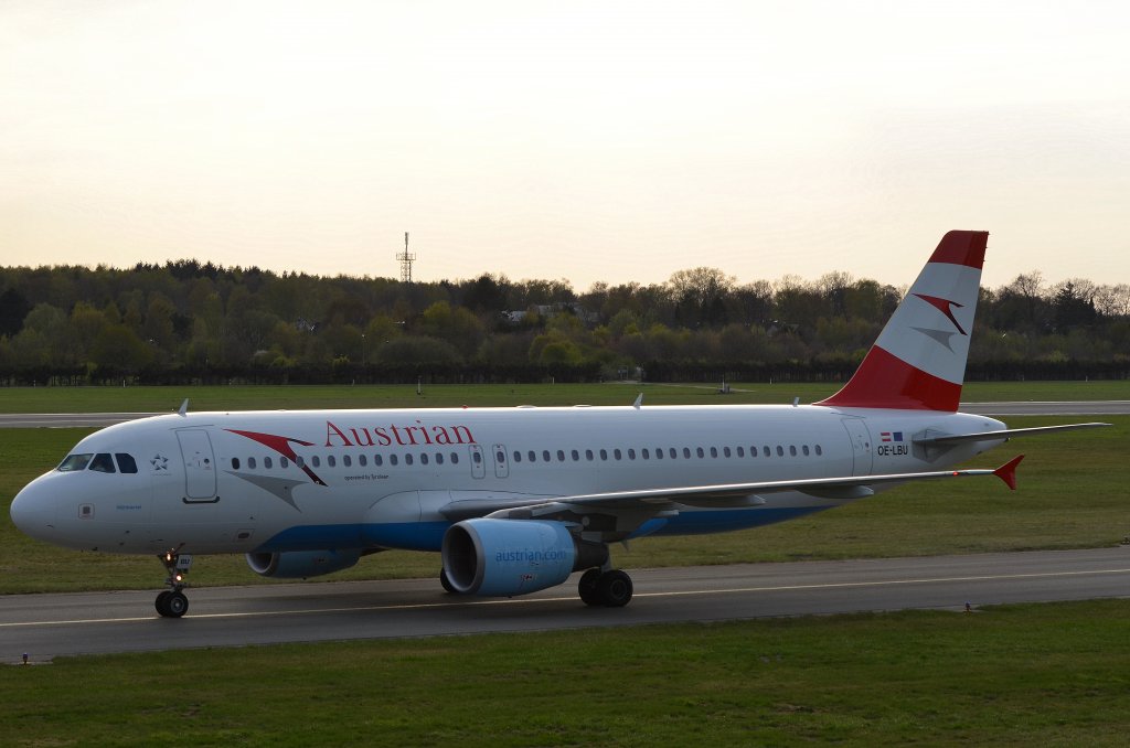 Der Austrian Airbus A320 OE-LBU Mhlviertel nach der Landung in Hamburg Fuhlsbttel am 02.05.13