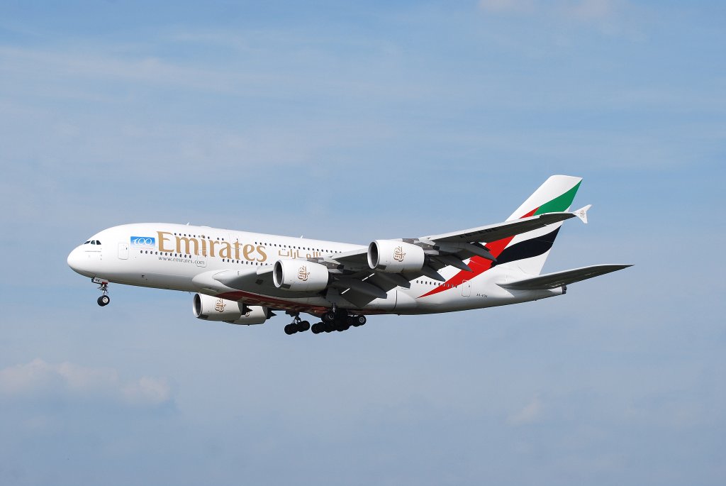 Der Emirates Airbus A380 A6-EDE besuchte Hamburg Fuhlsbttel am 24.09.11 anlsslich des 100 Jahre Hamburg Airport Geburtstag.