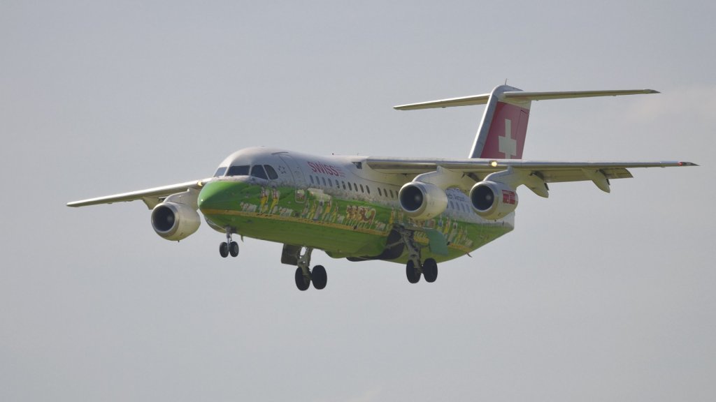 der jumbolino der Swiss im Anflug auf den Flughafen Zrich am 13.05.2011
