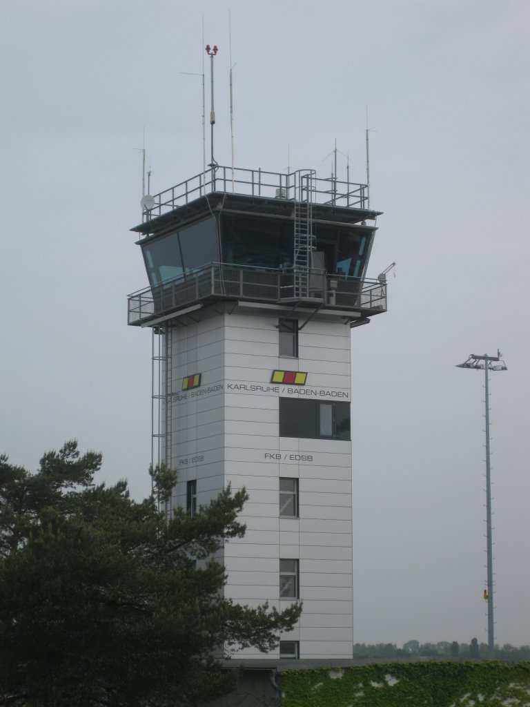 Der Tower des Flughafens Karlsruhe/Baden-Baden (FKB)
Datum: 08.05.2010