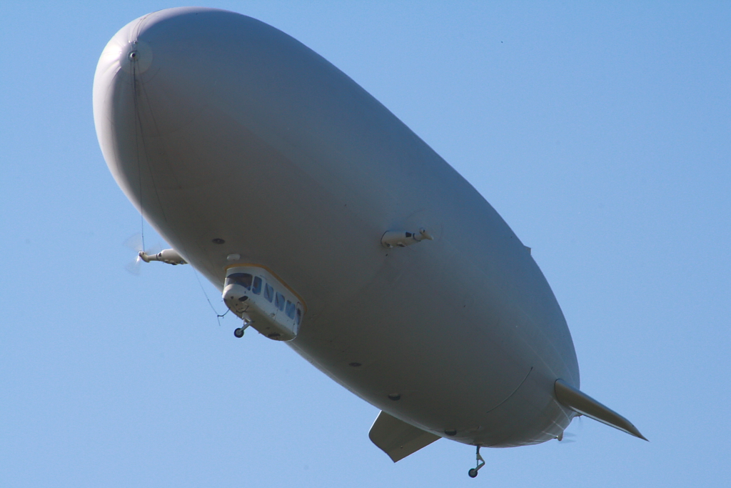Deutsche Zeppelin Reederei 
Zeppelin LZ N07-100 
D-LZZF 
Friedrichshafen (FDH) 
09.08.10

