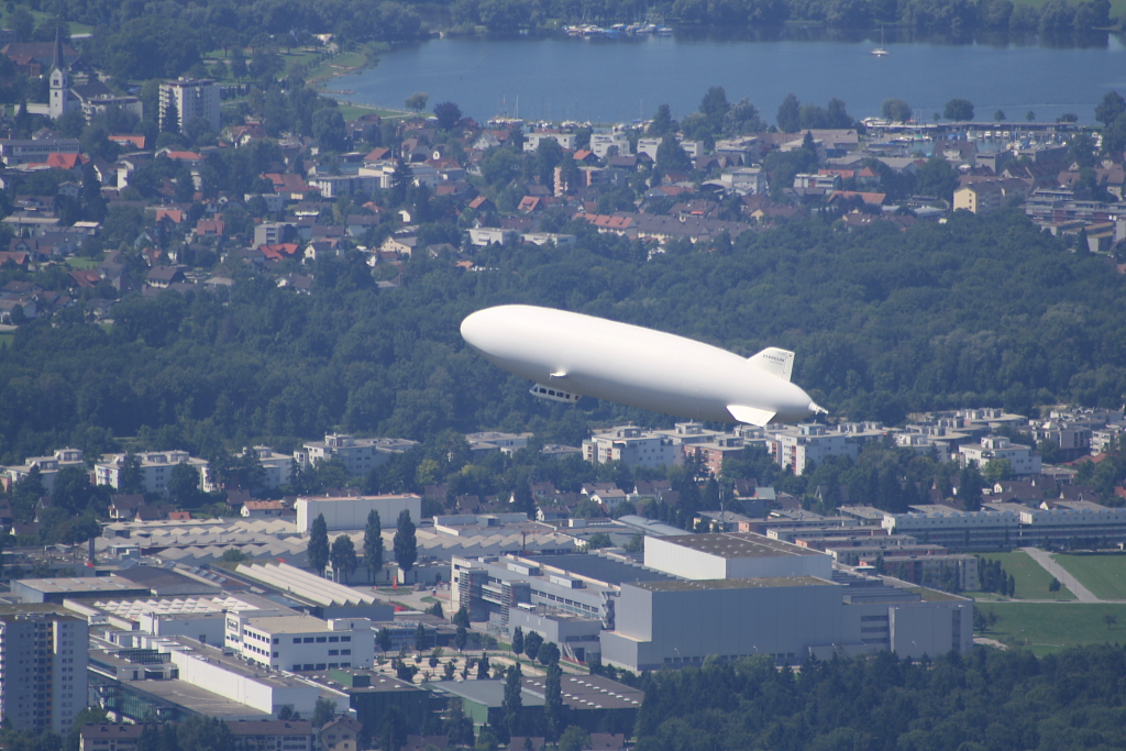 Deutsche Zeppelin Reederei 
Zeppelin LZ N07-100 
D-LZZF 
Fotografie-Ort: Berg Pfnder, 1.064m ber dem Meeresspiegel
Datum: 07.08.10