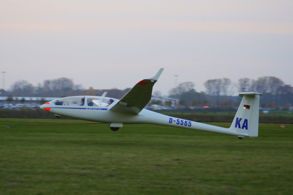 DG-500
Flugplatz-Karlsruhe-Forchheim
01.11.10