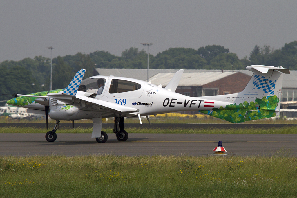 Diamond Aircraft, OE-VFT, Diamond, DA-42 Twinstar, 11.06.2010, SXF, Berlin-Schnefeld, Germany



