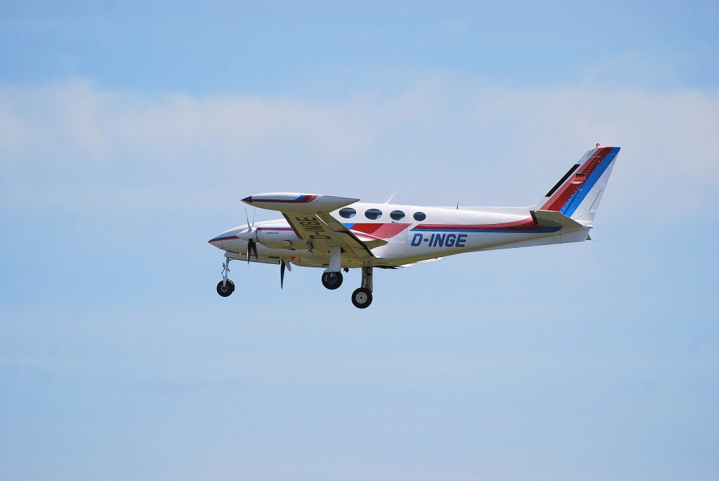 Die Cessna 340 D-INGE im Anflug auf Hamburg Fuhlsbttel am 01.06.11