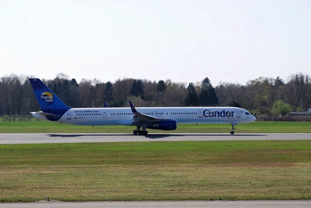 Die Condor Boeing 757-300 D-ABOA beim Start in Hamburg Fuhlsbüttel am 10.04.11