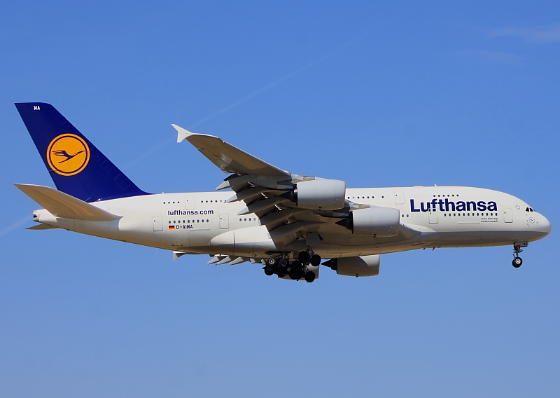 Die D-AIMA von Lufthansa im Anflug auf Frankfurt (Main), die A380 hat den Namen  Frankfurt am Main  (15.08.2012)