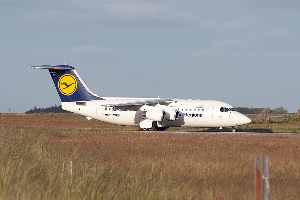 Die D-AVRB rollte am 20. Juni 2010 vom Terminal 1 des Flughafen Sylt zur Runway, um nach Mnchen zurck zu fliegen.