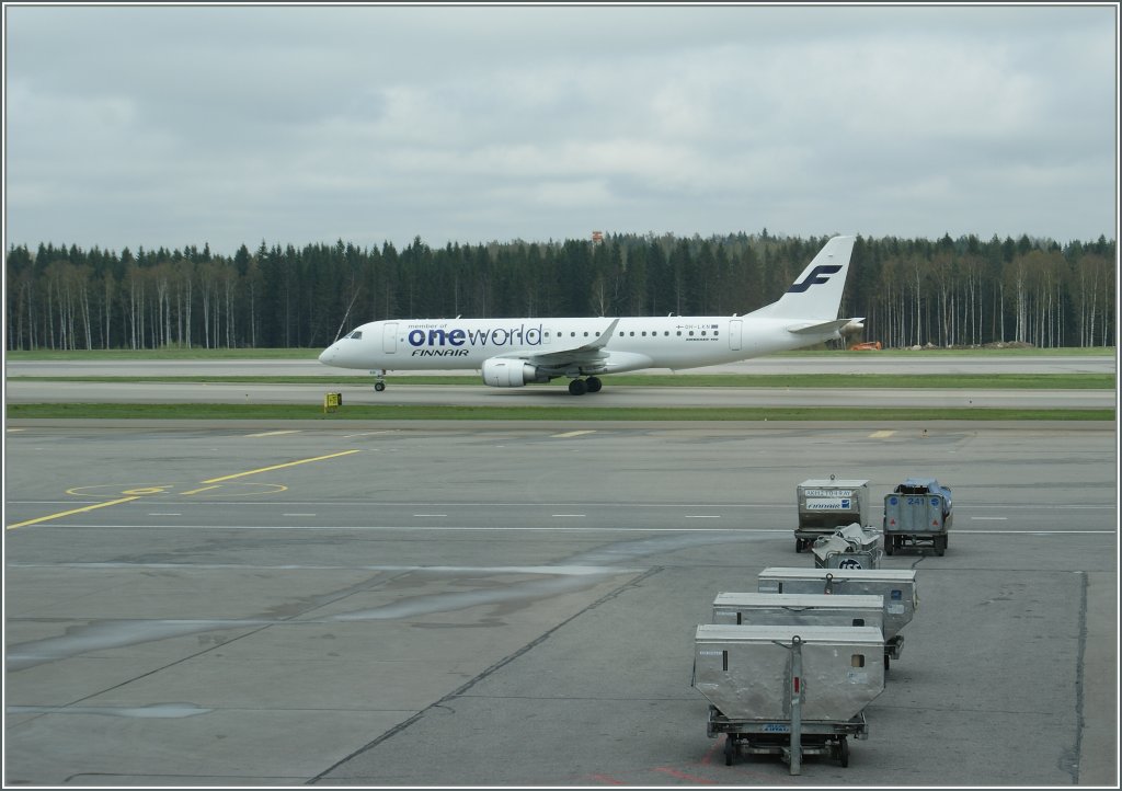 Die Finnair Embraer 190 in Helsinki Vantaa.
11. Mai 2012