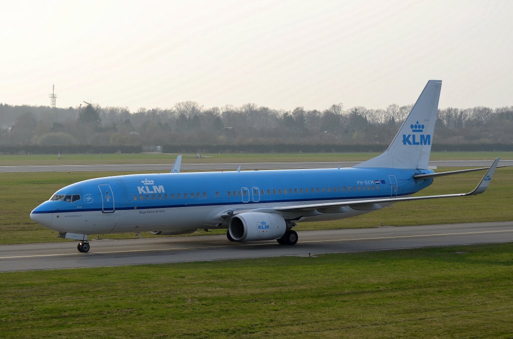 Die KLM Boeing 737-800 PH-BXM in Hamburg Fuhlsbttel am 28.03.12