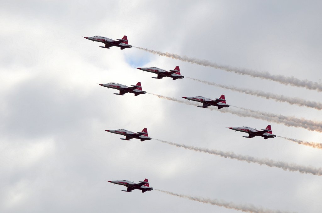 Die Trk Yildizlari im Flugdispaly auf der ILA am 15.07.12