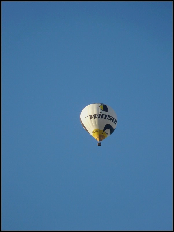 Dieser Heiluftballon war etwas ausserhalb von Fhren gestartet, bei ausreichender Hhe und guter Fahrposition war ein Gleitschirmflieger abgesprungen um auf dem Flugplatz von Trier Fhren zulanden. 21.08.2010