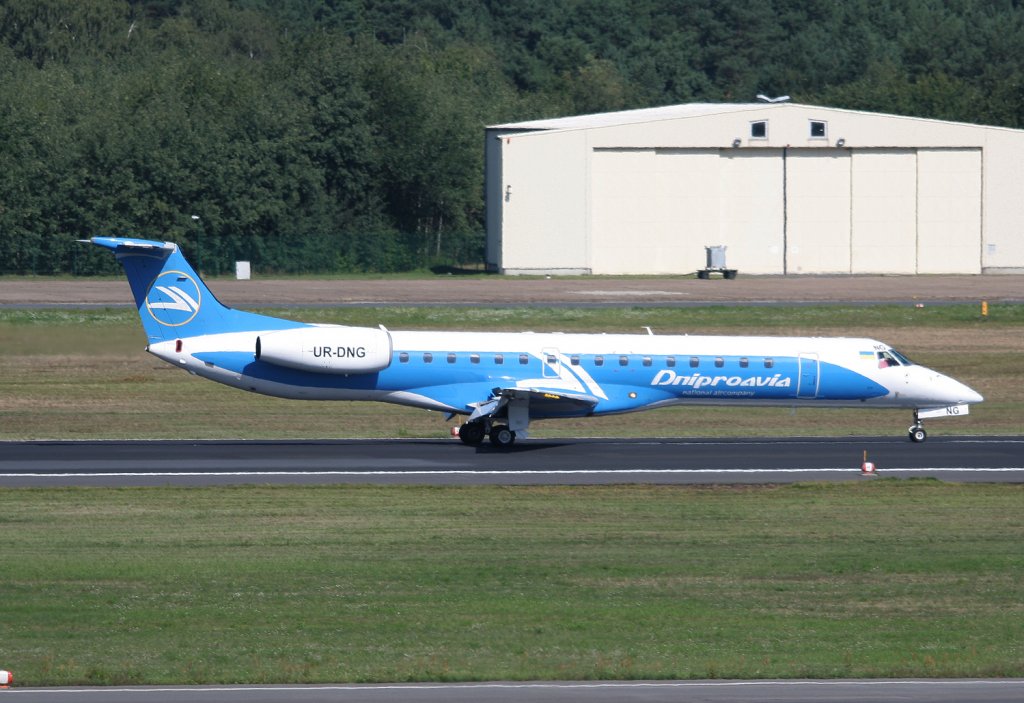 Dniproavia Embraer ERJ 145EP UR-DNG nach der Landung in Berlin-Tegel am 05.09.2010