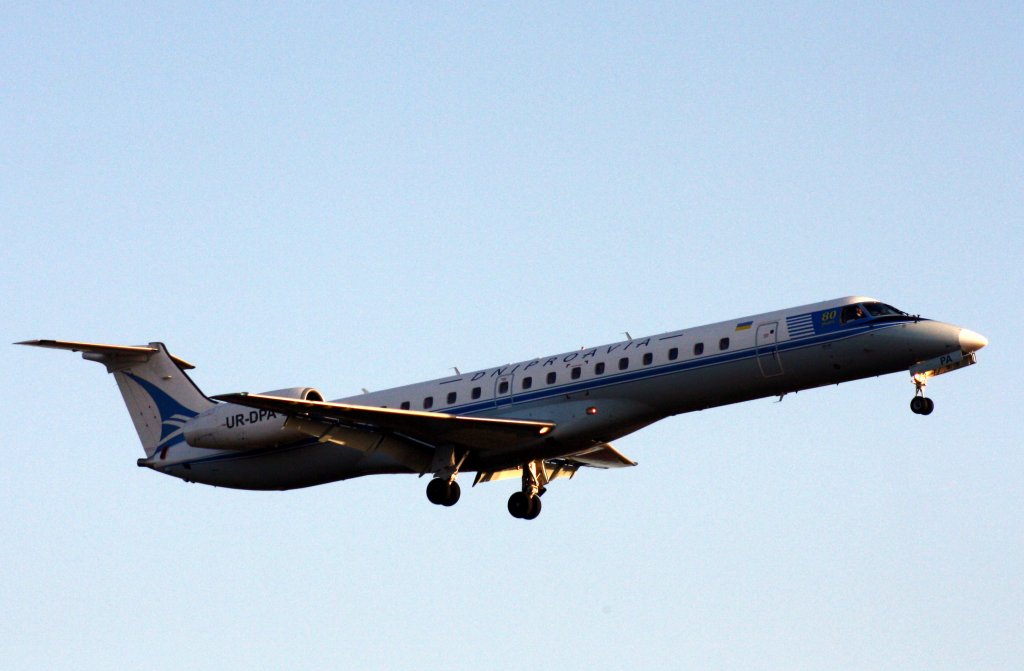 Dniproavia,UR-DPA,Embraer ERJ-145,30.11.2011,HAM-EDDH,Hamburg,Germany