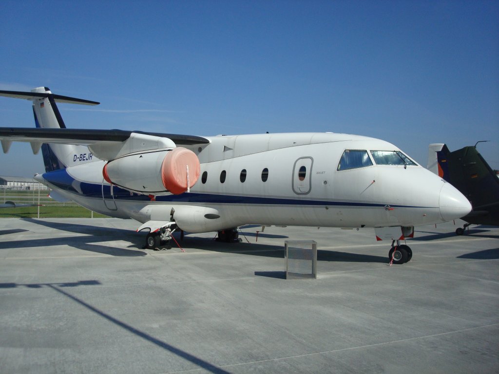 Do 328 Jet, Regionalflugzeug mit 2 Dsentriebwerken,
Erstflug 1993, 740 Km/h, 34 Pltze,
Dornier Museum Friedrichshafen,
April 2010