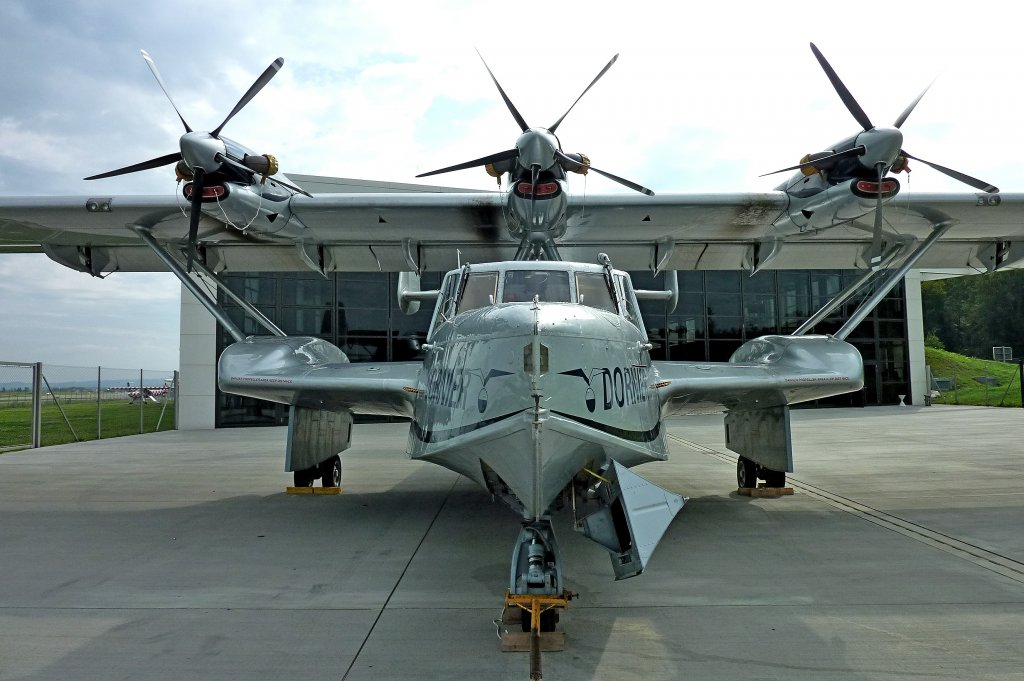 Dornier Do 24 ATT, drei Turboprop-Triebwerke mit je 1125 PS treiben das Flugboot an, das mit Rderfahrwerk auch auf Flugpltzen starten und landen kann, Aug.201