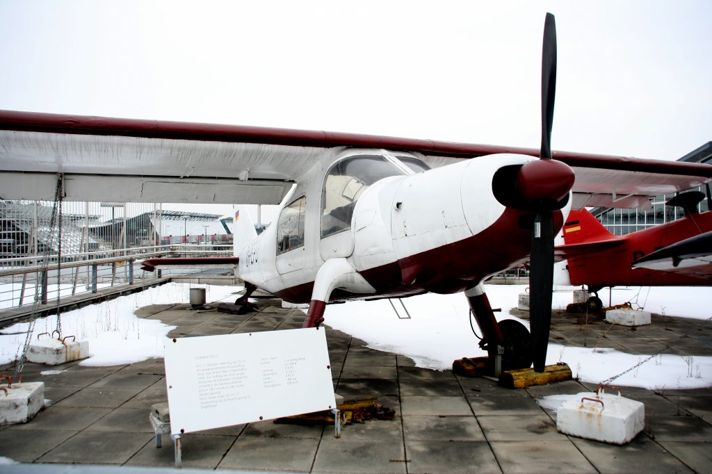 Dornier Do-27 in der Ausstellung auf der Besucherterrasse des Flughafens Stuttgart am 10.03.2010