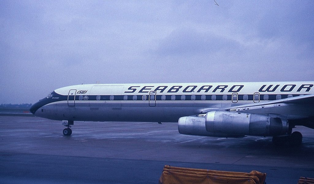 Douglas DC8 63F der Seaboard World um 1969, Düsseldorf Flughafen