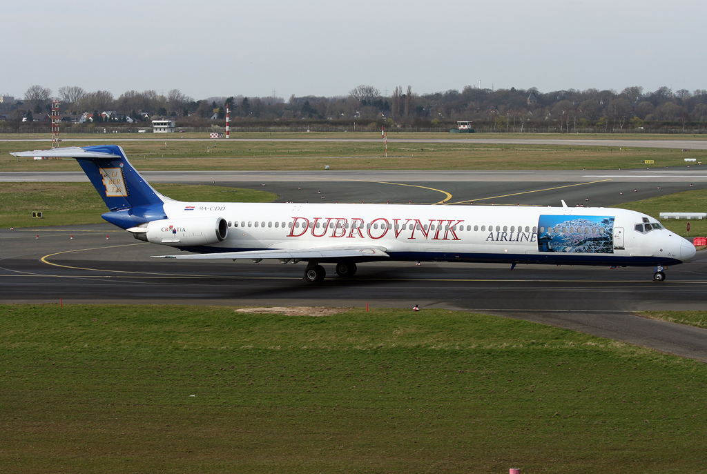 Dubrovnik MD-82 9A-CDD auf dem Taxiway zur 23L in DUS / EDDL / Dsseldorf am 08.03.2008