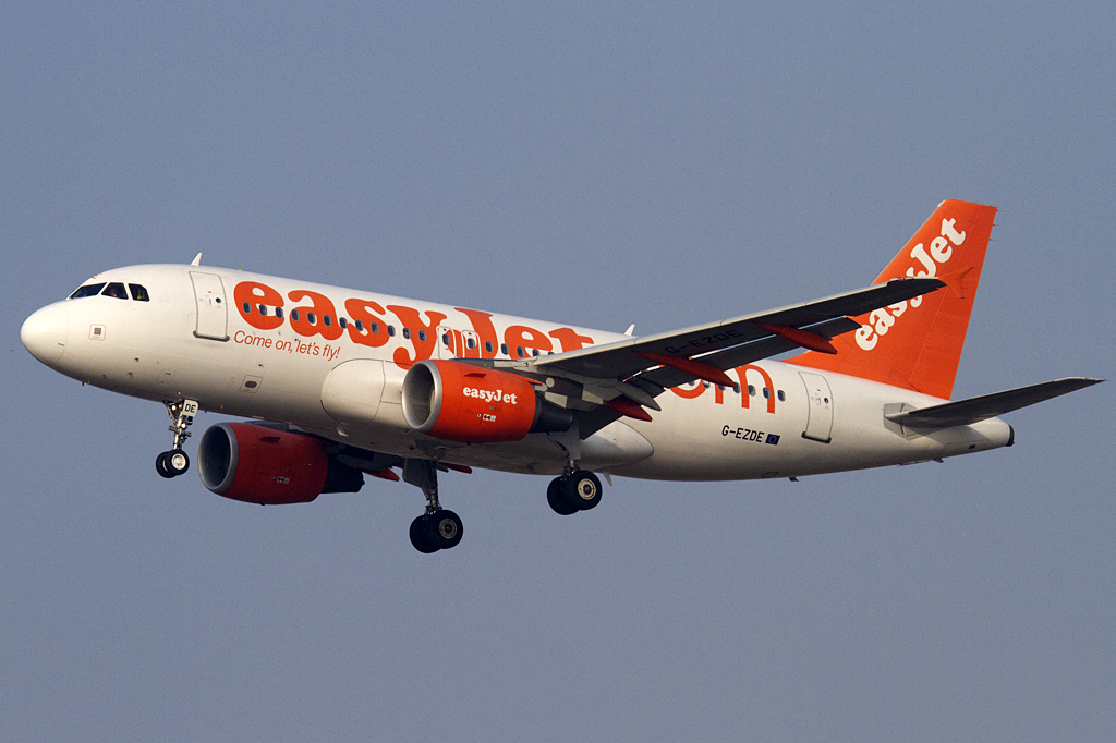 Easy Jet, G-EZDE, Airbus, A319-111, 13.02.2011, LYS, Lyon, France 




