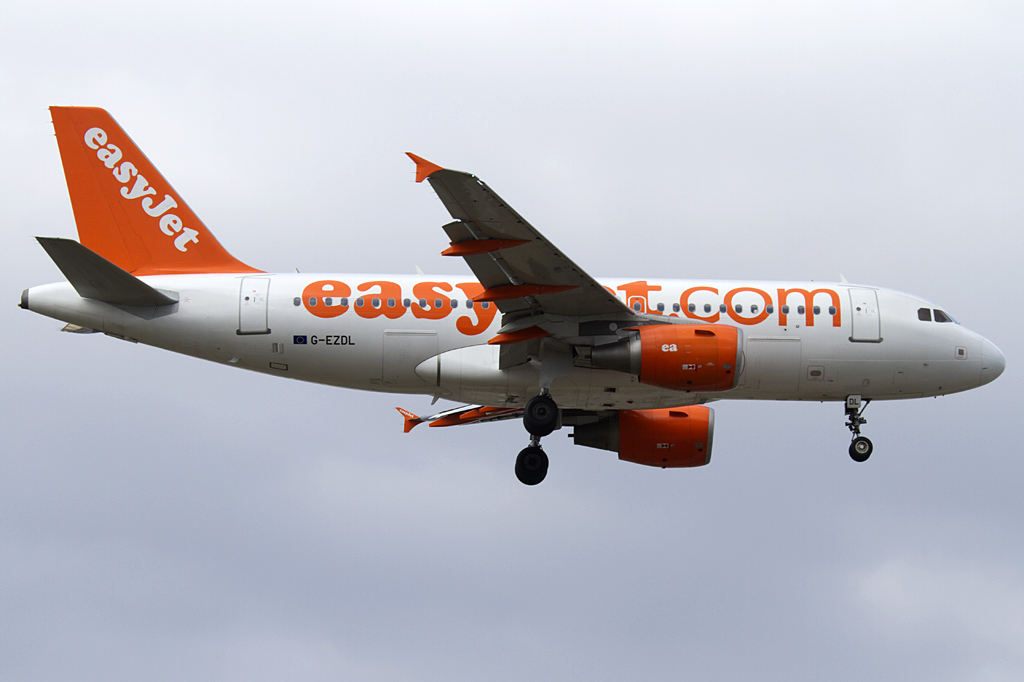 Easy Jet, G-EZDL, Airbus, A319-111, 22.01.2011, GVA, Geneve, Switzerland 



