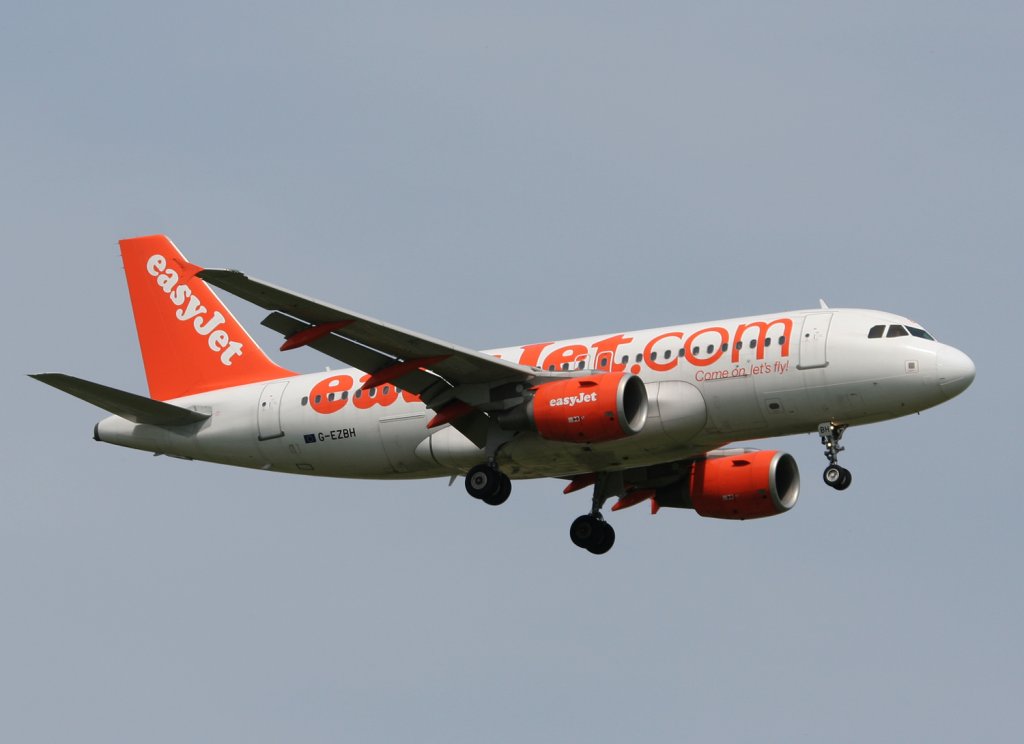Easyjet A 319-111 G-EZBH im Landeanflug in Berlin-Schnefeld am 06.06.2010