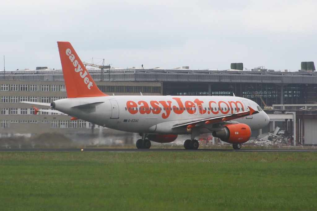 EasyJet 
Airbus A319-111 
G-EZAC
Berlin-Schnefeld
17.08.10
