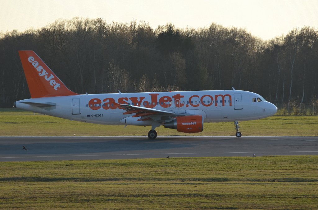 Easyjet Airbus A319 G-EZGJ aufgenommen am 23.03.12 in Hamburg Fuhlsbttel.