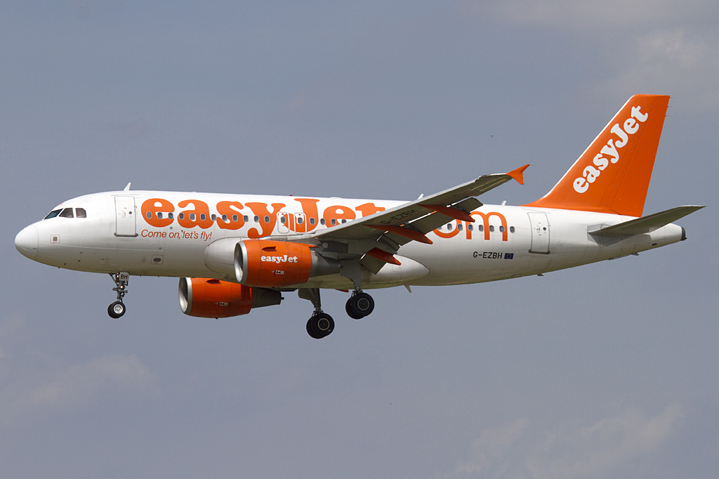 EasyJet, G-EZBH, Airbus, A319-111, 09.06.2010, SXF, Berlin-Schnefeld, Germany


