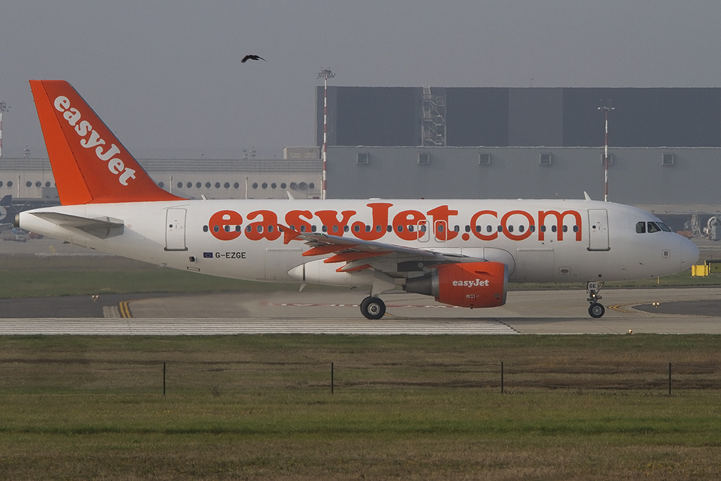 EasyJet, G-EZGE, Airbus, A319-111, 16.11.2012, MXP, Mailand-Malpensa, Italy 




