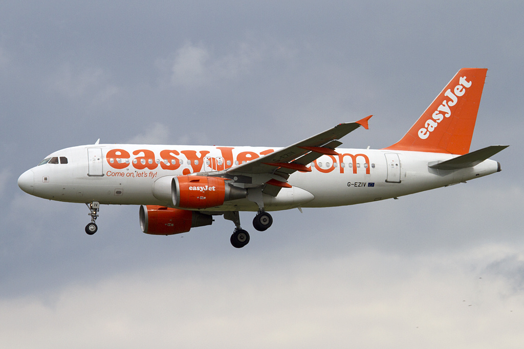 EasyJet, G-EZIV, Airbus, A319-111, 28.08.2010, CDG, Paris, France 



